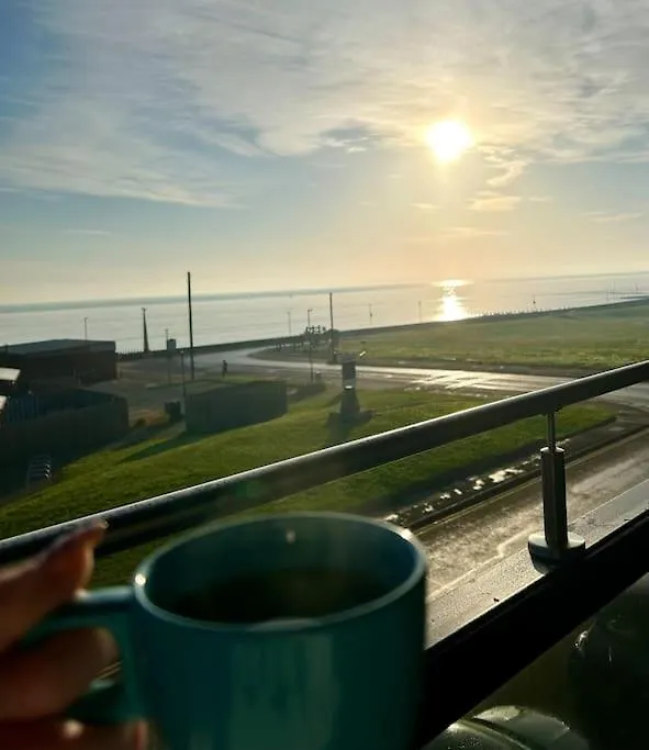 Willa Driftwood - Hornsea Town House With Sea Views And Balconies
