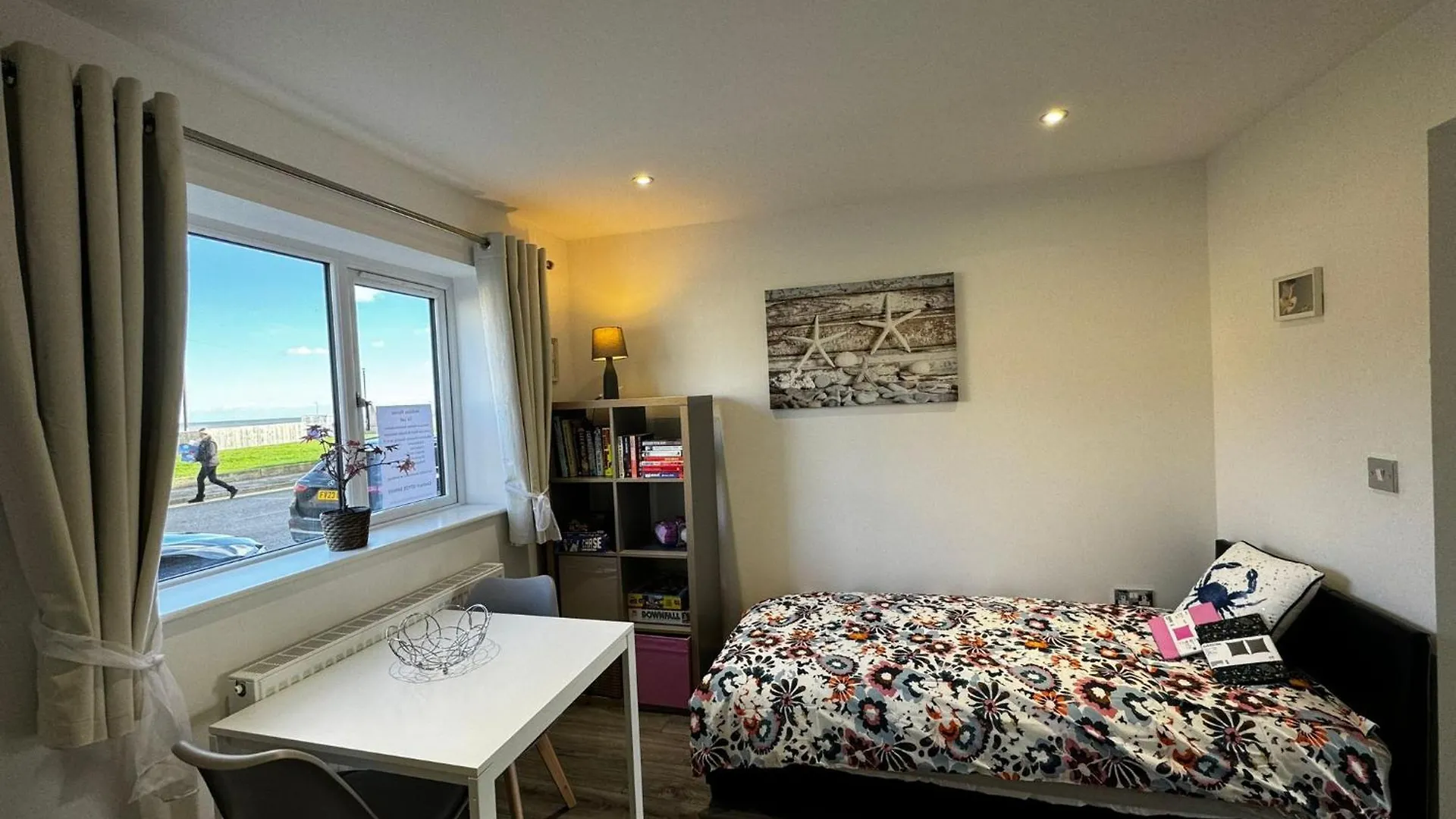 Dom wakacyjny Willa Driftwood - Hornsea Town House With Sea Views And Balconies